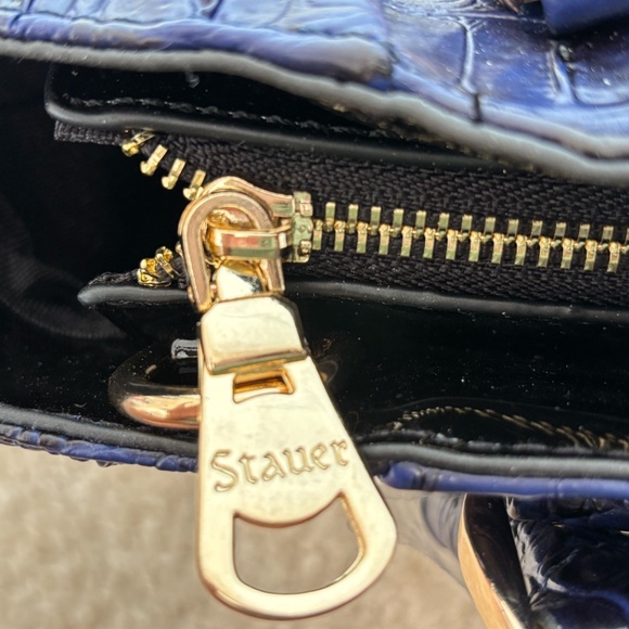 Stauer Crocodile-Embossed Blue Handbag with Wallet - Picture 10 of 13